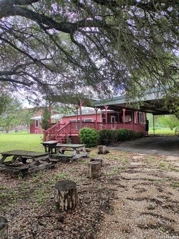 580 CR 663, Devine, TX 78016
