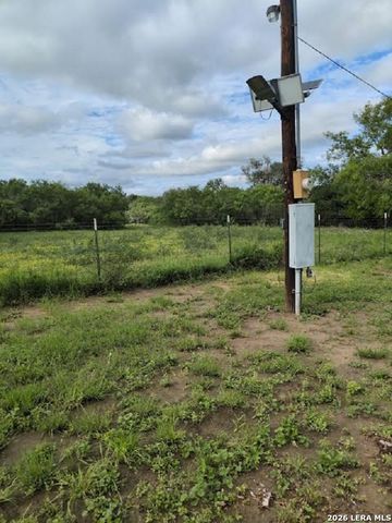 580 CR 663, Devine, TX 78016