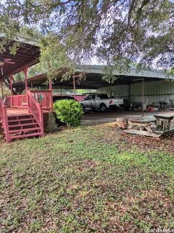 580 CR 663, Devine, TX 78016
