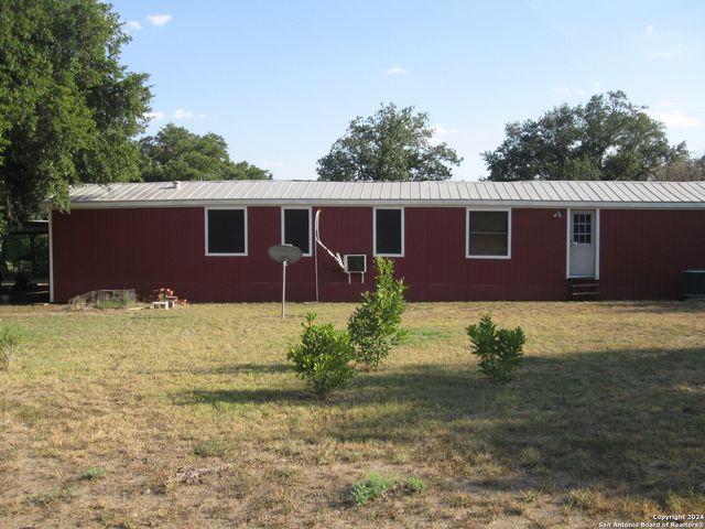 580 CR 663, Devine, TX 78016
