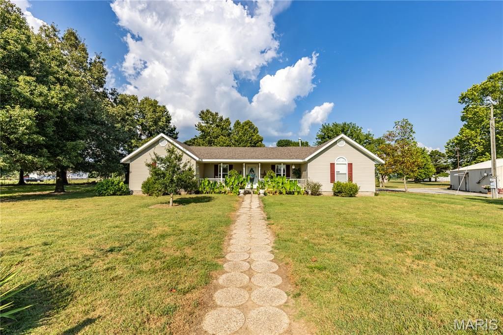 226 Sandy Lane, East Prairie, MO 63845