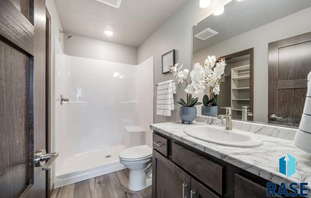 6849 W Viola Ct Court, Sioux Falls, SD 57107