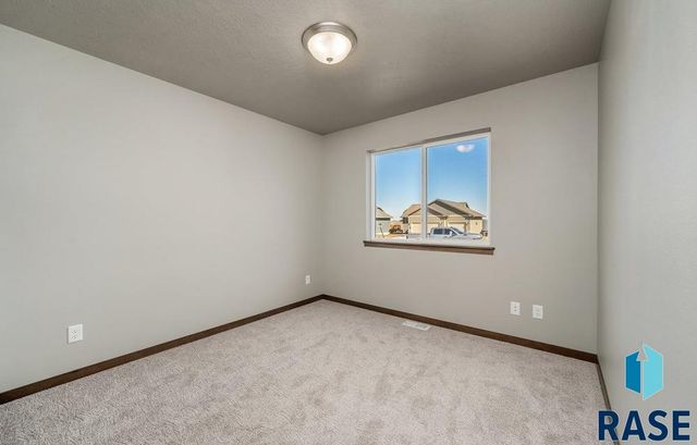 6849 W Viola Ct Court, Sioux Falls, SD 57107