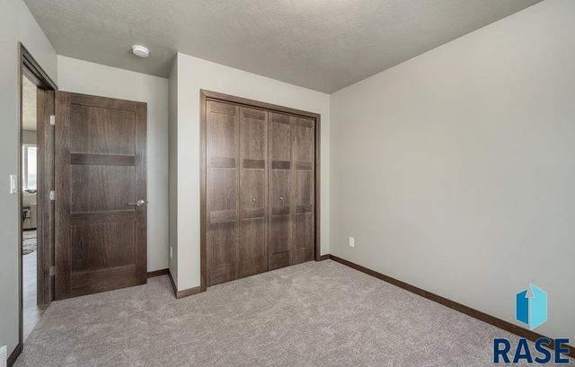 6849 W Viola Ct Court, Sioux Falls, SD 57107