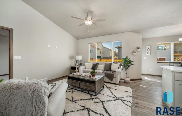 6849 W Viola Ct Court, Sioux Falls, SD 57107