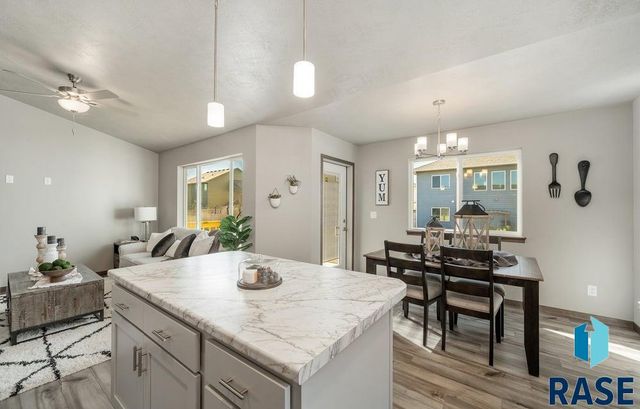 6849 W Viola Ct Court, Sioux Falls, SD 57107