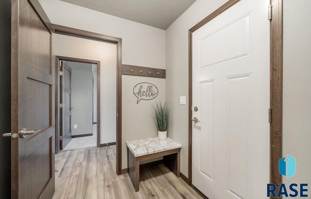 6849 W Viola Ct Court, Sioux Falls, SD 57107