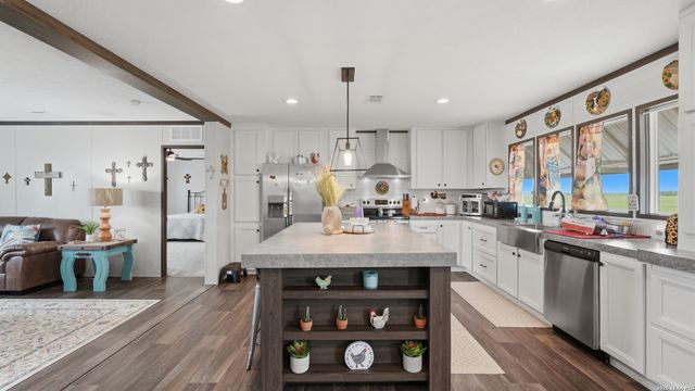 1576 Settlers Way, Seguin, TX 78155