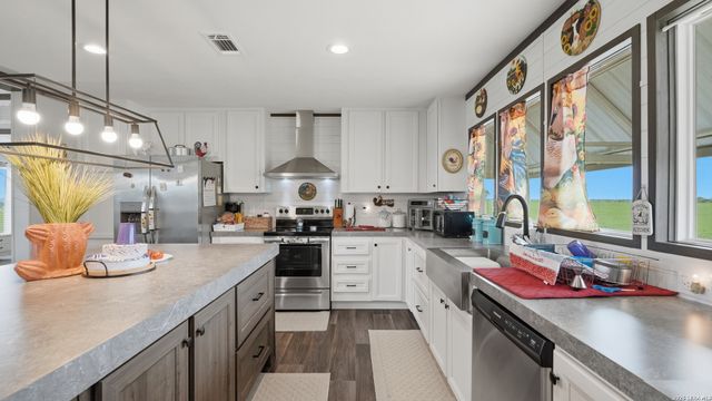 1576 Settlers Way, Seguin, TX 78155