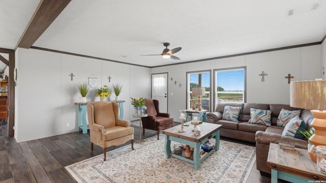 1576 Settlers Way, Seguin, TX 78155