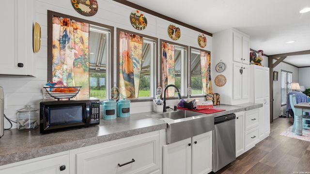 1576 Settlers Way, Seguin, TX 78155