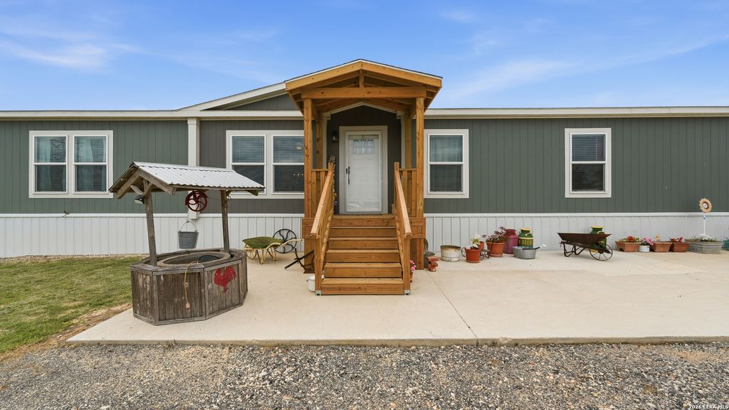 1576 Settlers Way, Seguin, TX 78155