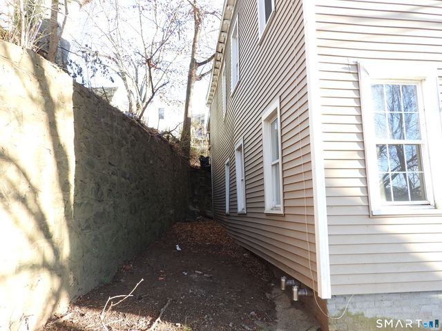 11 Division Street, Norwich, CT 06360