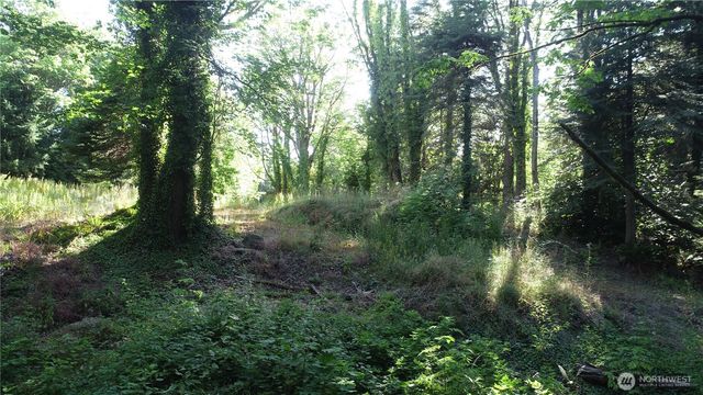 1302 S 268 Street, Des Moines, WA 98198