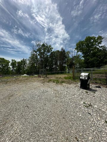 130 River Bend Road, Waco, KY 40385