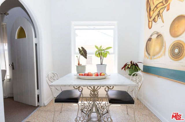 2041 N Vermont Avenue, Los Angeles, CA 90027