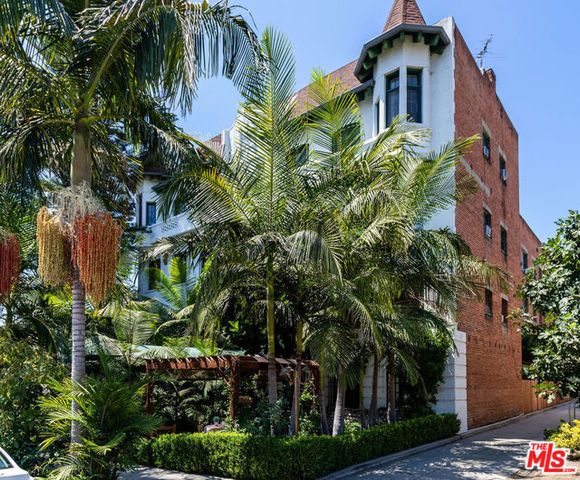 2041 N Vermont Avenue, Los Angeles, CA 90027