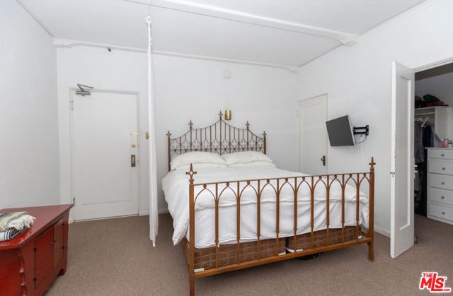 2041 N Vermont Avenue, Los Angeles, CA 90027