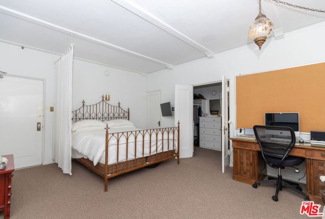 2041 N Vermont Avenue, Los Angeles, CA 90027