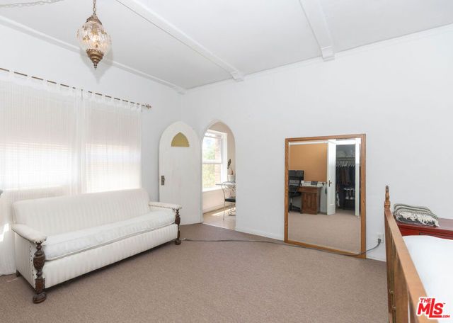 2041 N Vermont Avenue, Los Angeles, CA 90027