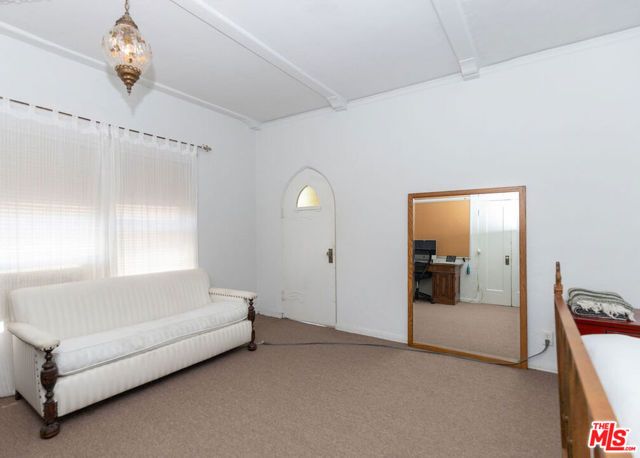 2041 N Vermont Avenue, Los Angeles, CA 90027