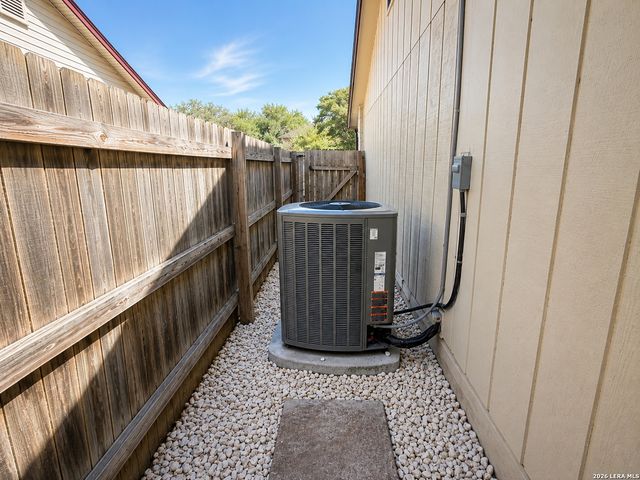 2119 CRESTED WALK, San Antonio, TX 78231