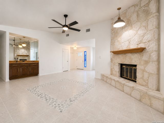 2119 CRESTED WALK, San Antonio, TX 78231