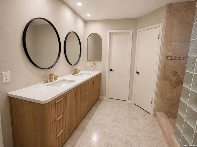 2119 CRESTED WALK, San Antonio, TX 78231