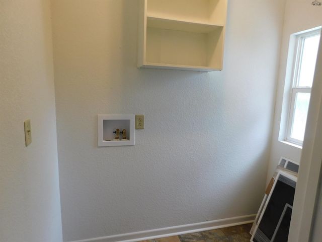 437 W 3RD STREET, Burkburnett, TX 76354