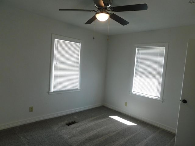 437 W 3RD STREET, Burkburnett, TX 76354