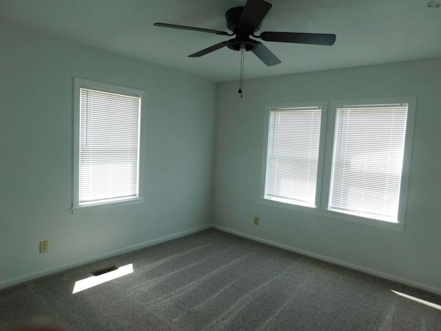 437 W 3RD STREET, Burkburnett, TX 76354