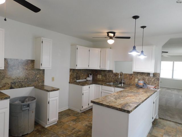 437 W 3RD STREET, Burkburnett, TX 76354