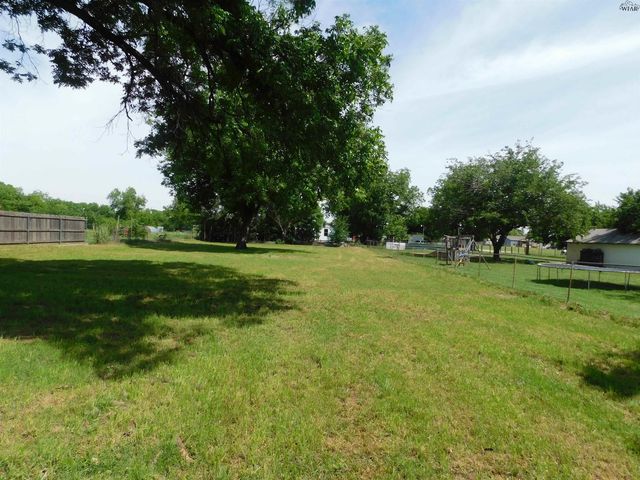 437 W 3RD STREET, Burkburnett, TX 76354