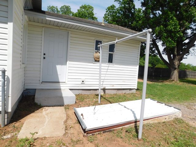 437 W 3RD STREET, Burkburnett, TX 76354