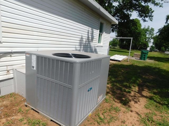 437 W 3RD STREET, Burkburnett, TX 76354