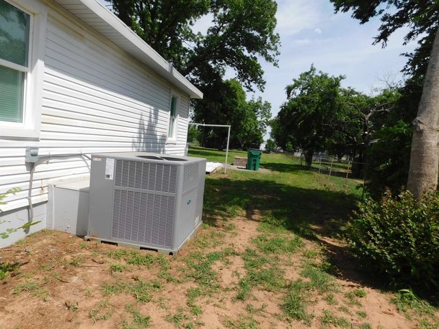 437 W 3RD STREET, Burkburnett, TX 76354
