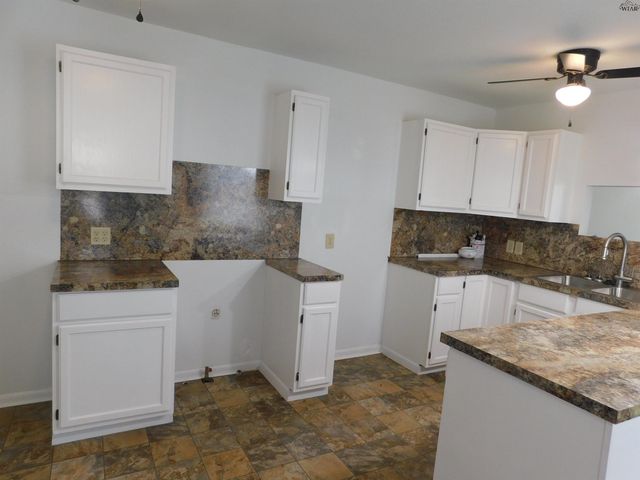 437 W 3RD STREET, Burkburnett, TX 76354