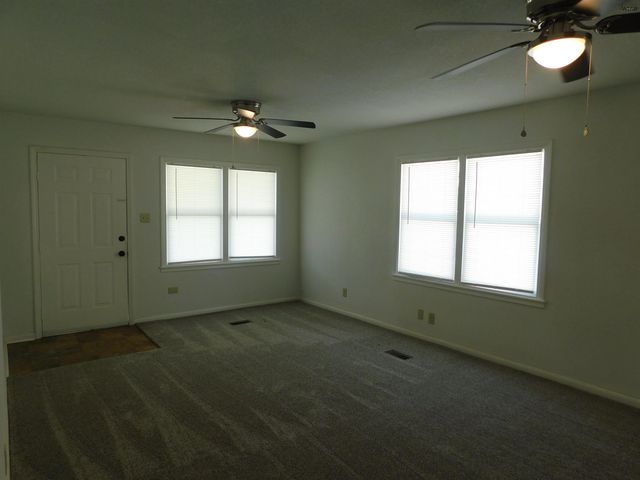 437 W 3RD STREET, Burkburnett, TX 76354