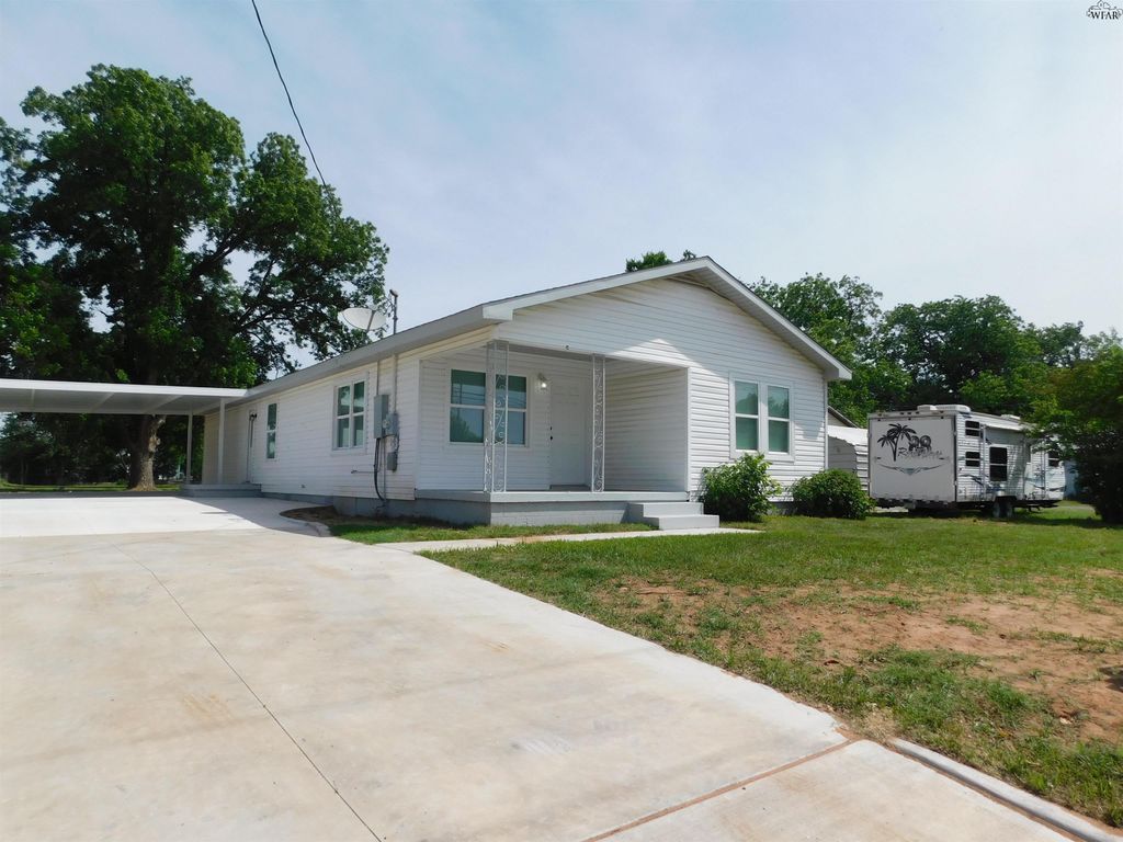 437 W 3RD STREET, Burkburnett, TX 76354