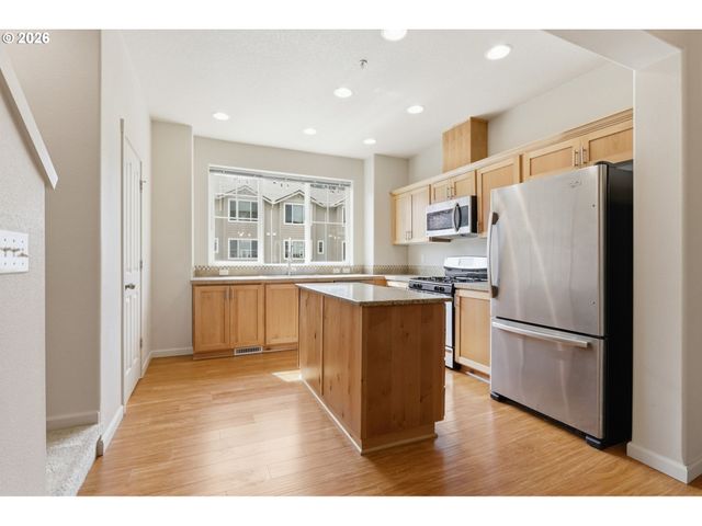 10525 Ne CEDAR FALLS Loop, Beaverton, OR 97006