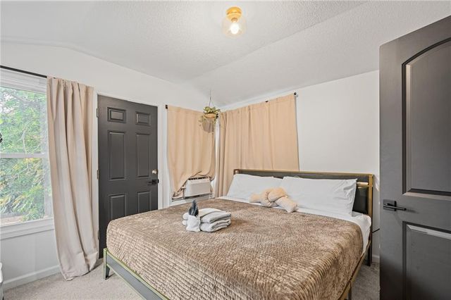 2105 W 43rd Avenue, Kansas City, KS 66103