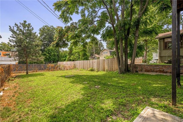 2105 W 43rd Avenue, Kansas City, KS 66103