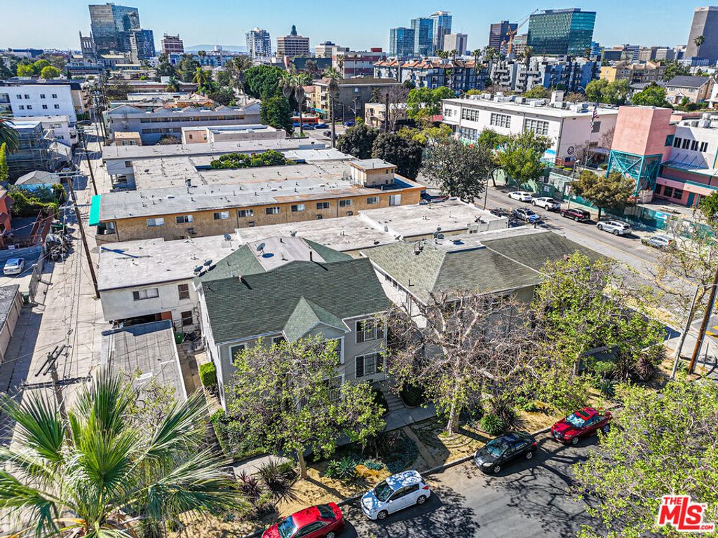 Image 7 of property listing at 3220 W 2nd Street, Los Angeles, CA 90004