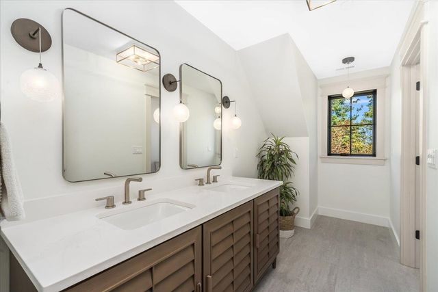 63 Commanders Helm, Laconia, NH 03246