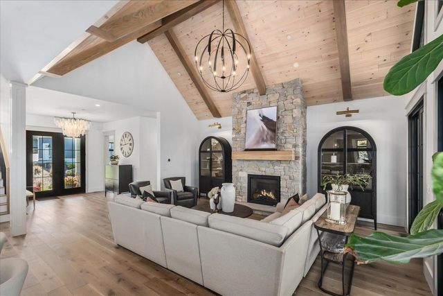 63 Commanders Helm, Laconia, NH 03246