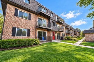 916 S Plum Grove Road 224, Palatine, IL 60067