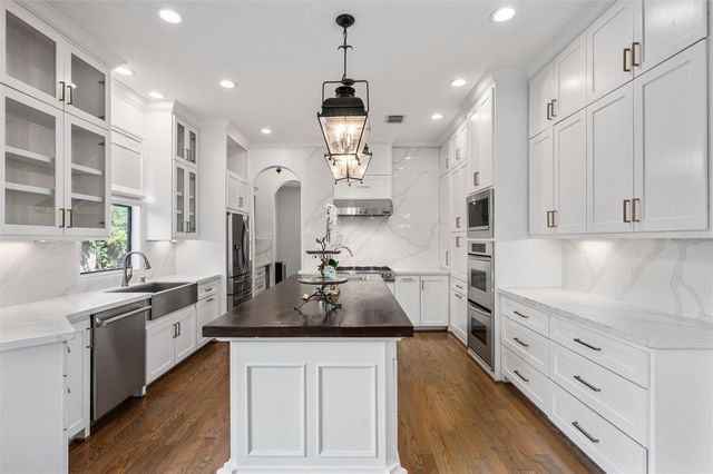 4523 Maple Street, Bellaire, TX 77401