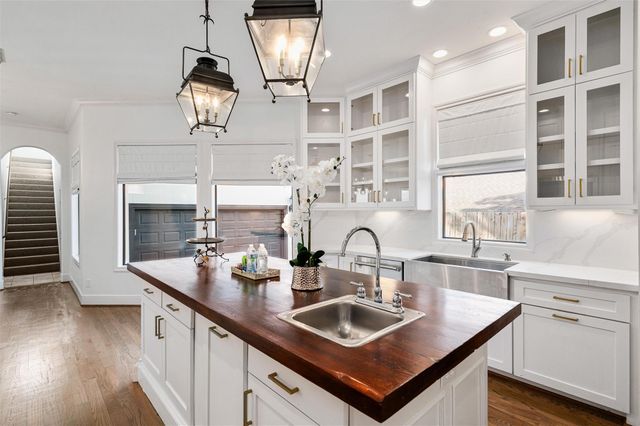 4523 Maple Street, Bellaire, TX 77401