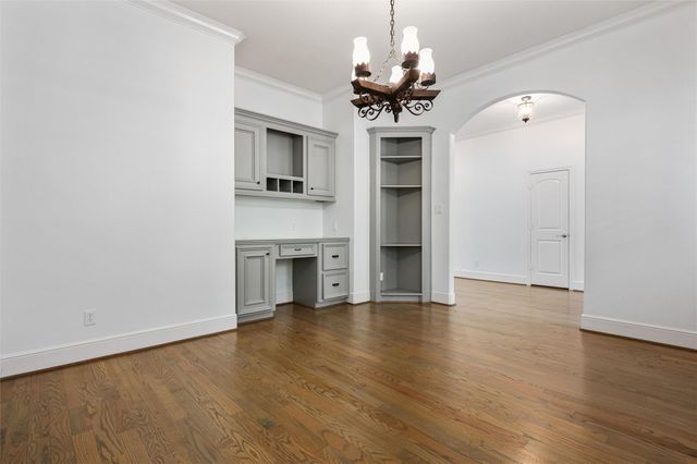 4523 Maple Street, Bellaire, TX 77401