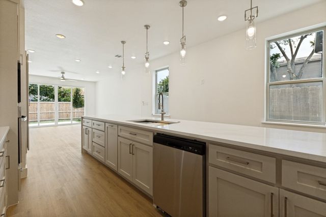 2416 Pennsylvania Avenue, Dallas, TX 75215